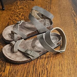 Natural Reflections Maggie Buckle Toe Loop, Ankle Strap Tan Sandal. Size 7